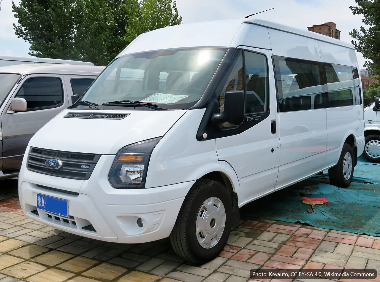 FORD TRANSIT CUSTOM 270 LTD E-TECH (example photo)