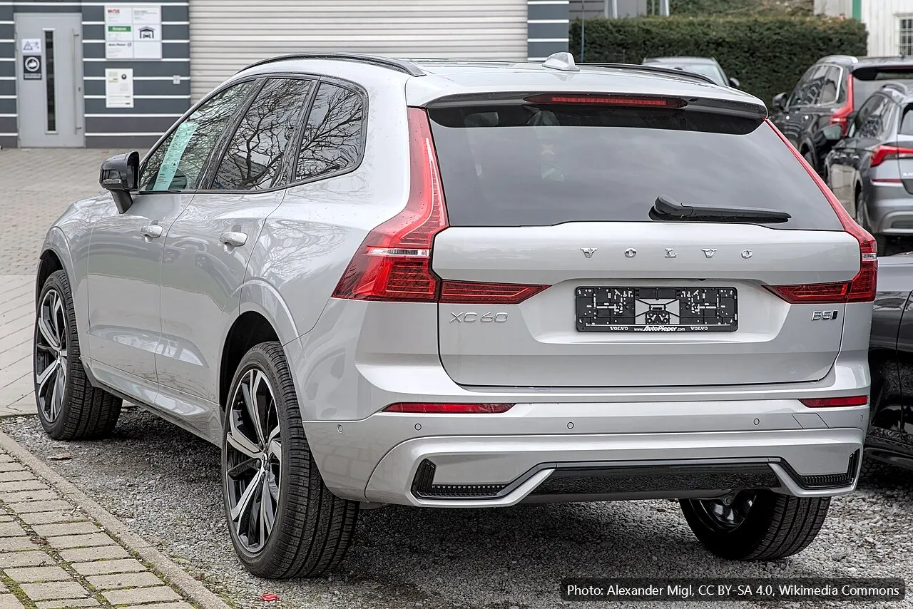 VOLVO XC60 R-DESIGN LUX NAV D4 (example photo)