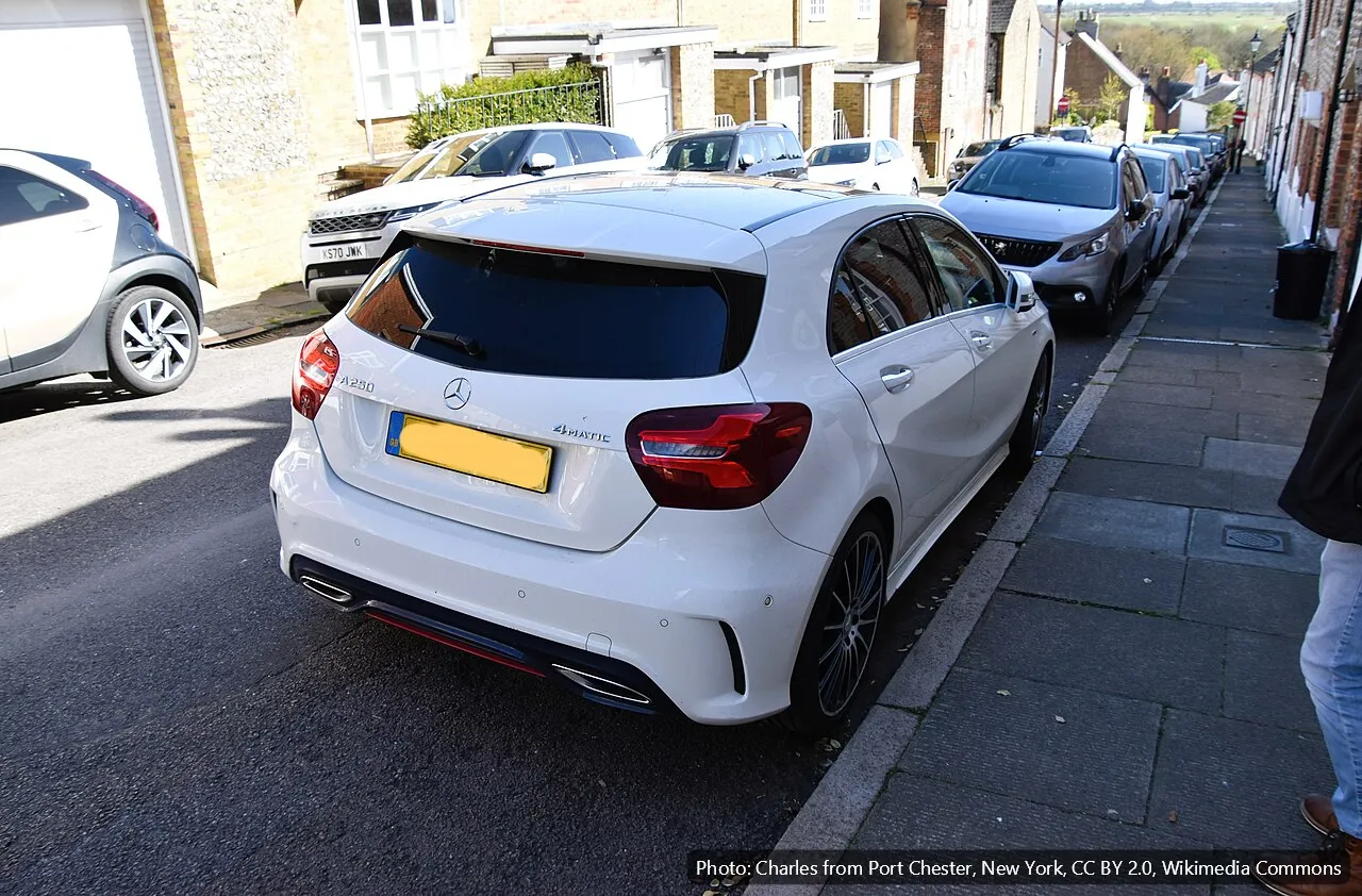 MERCEDES-BENZ A 200 D AMG LINE (example photo)