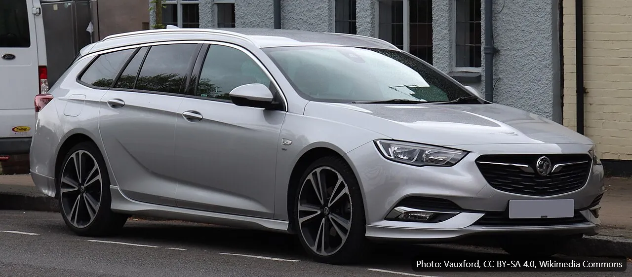 VAUXHALL INSIGNIA SRI VX-LINE NAV T D (example photo)